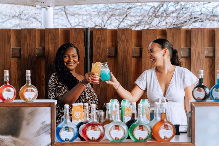 Punda Vibes: Sip, Ride, Repeat &ndash; Night Bus Tour Cura&ccedil;ao